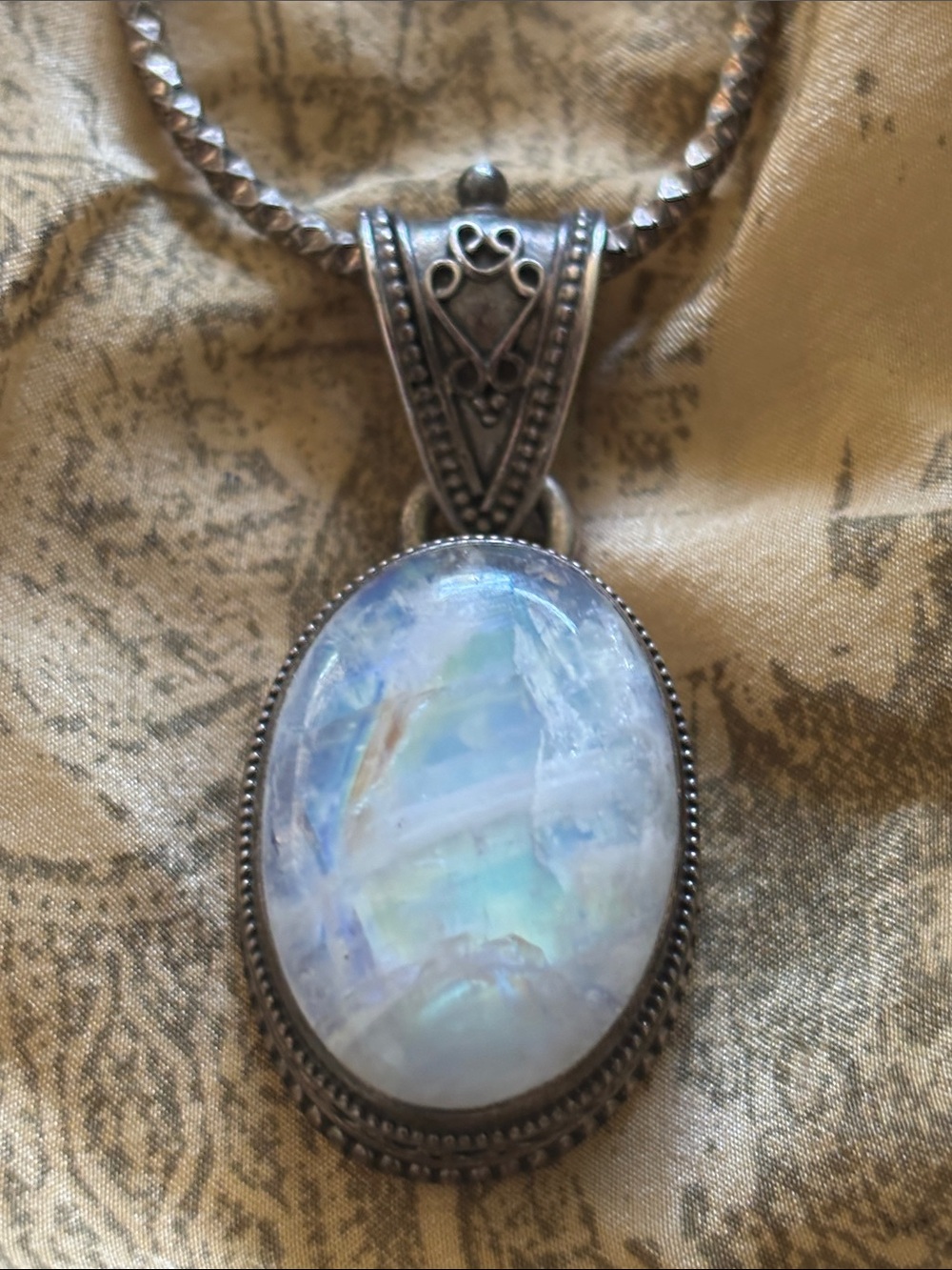 Vintage Sterling Silver Moonstone Pendant Necklace - Iridescent White